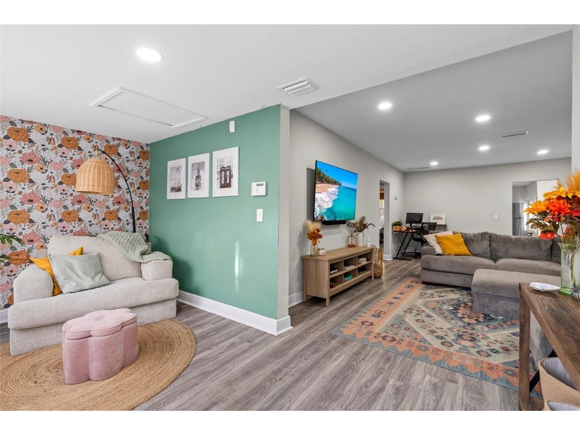 2340 10th Street S Saint Petersburg FL 33705 TB8447486 image18