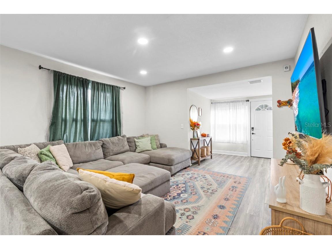 2340 10th Street S Saint Petersburg FL 33705 TB8447486 image20