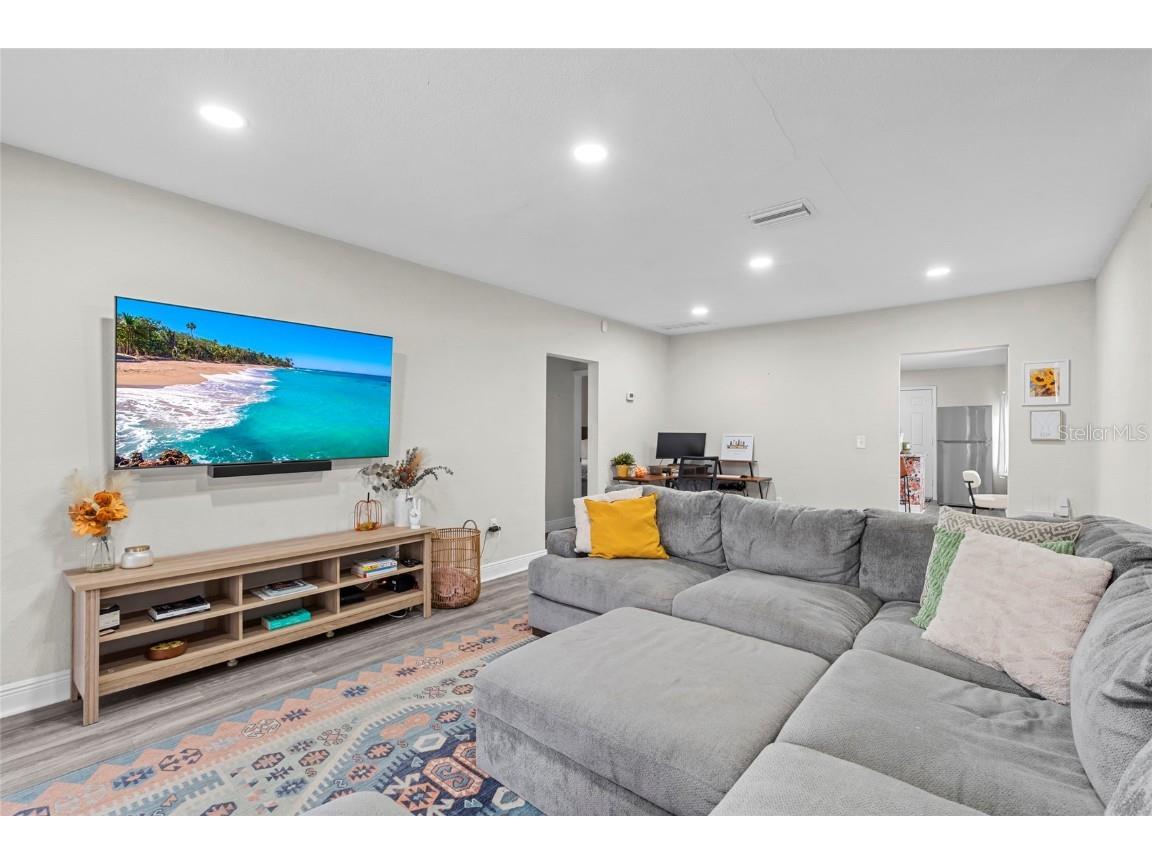 2340 10th Street S Saint Petersburg FL 33705 TB8447486 image21