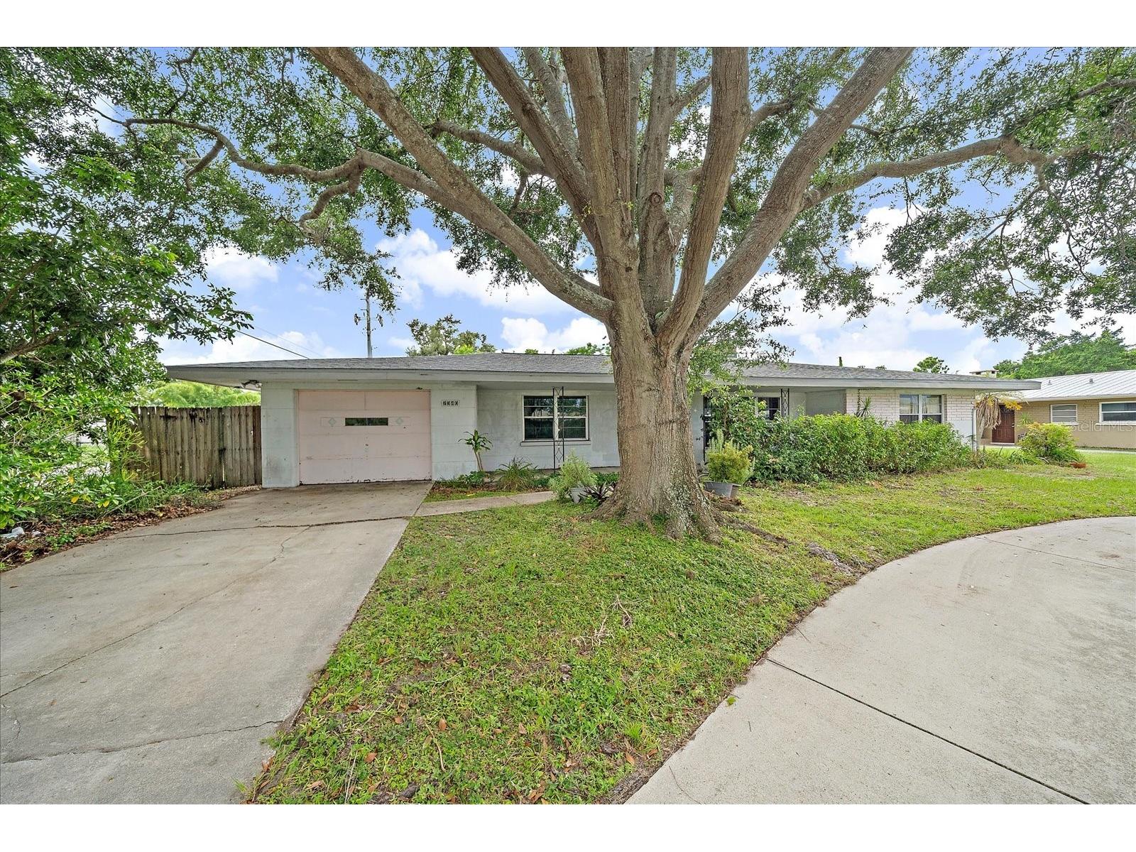 2340 Valencia Drive Sarasota FL 34239 A4665584 image1
