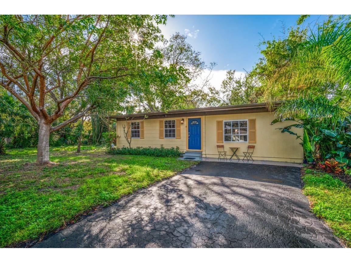 2342 Margaret Street Sarasota FL 34237 A4557706 image1