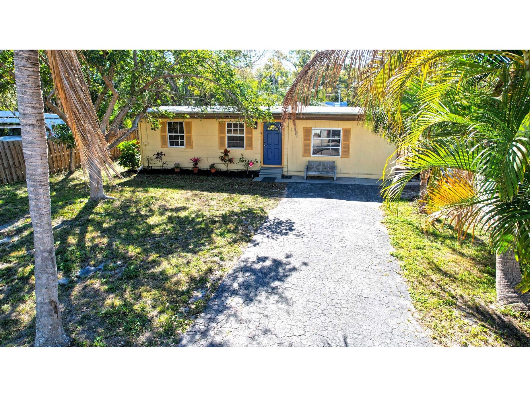 2342 Margaret Street Sarasota FL 34237 A4680575 image1