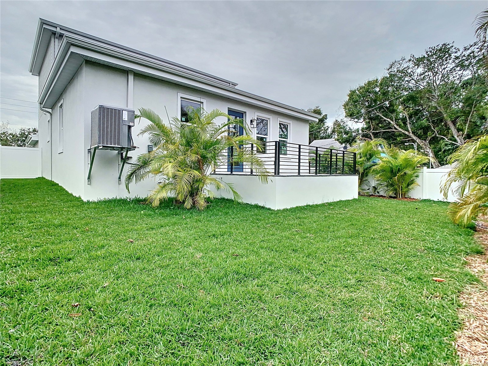2345 Bahia Vista Street Sarasota FL 34239 A4672606 image6