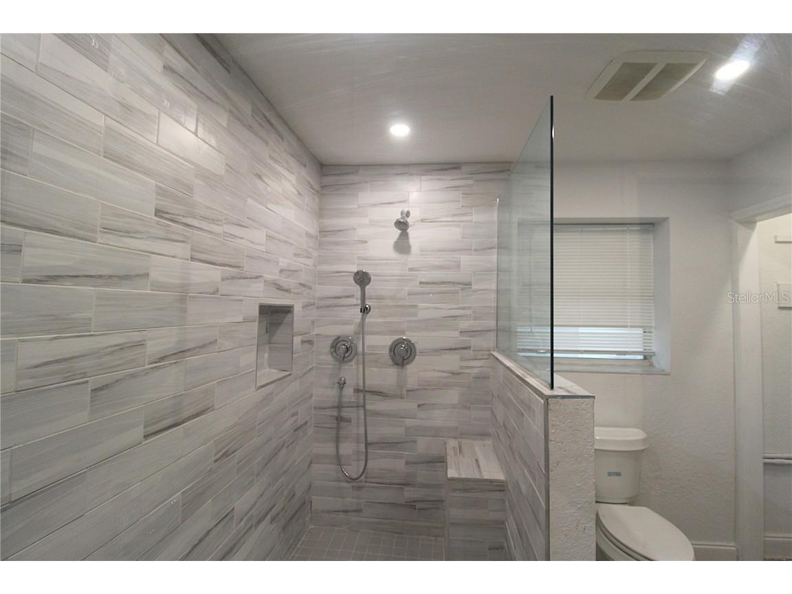 2345 Floyd Street Sarasota FL 34239 A4672180 image10