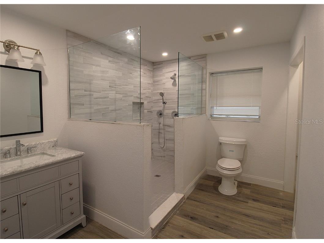 2345 Floyd Street Sarasota FL 34239 A4672180 image9