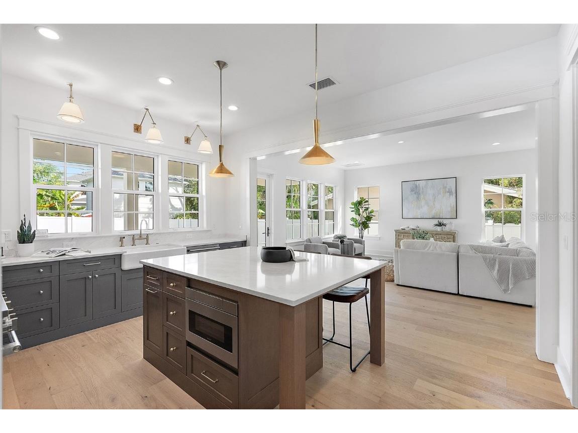 235 24th Avenue SE Saint Petersburg FL 33705 TB8364582 image13