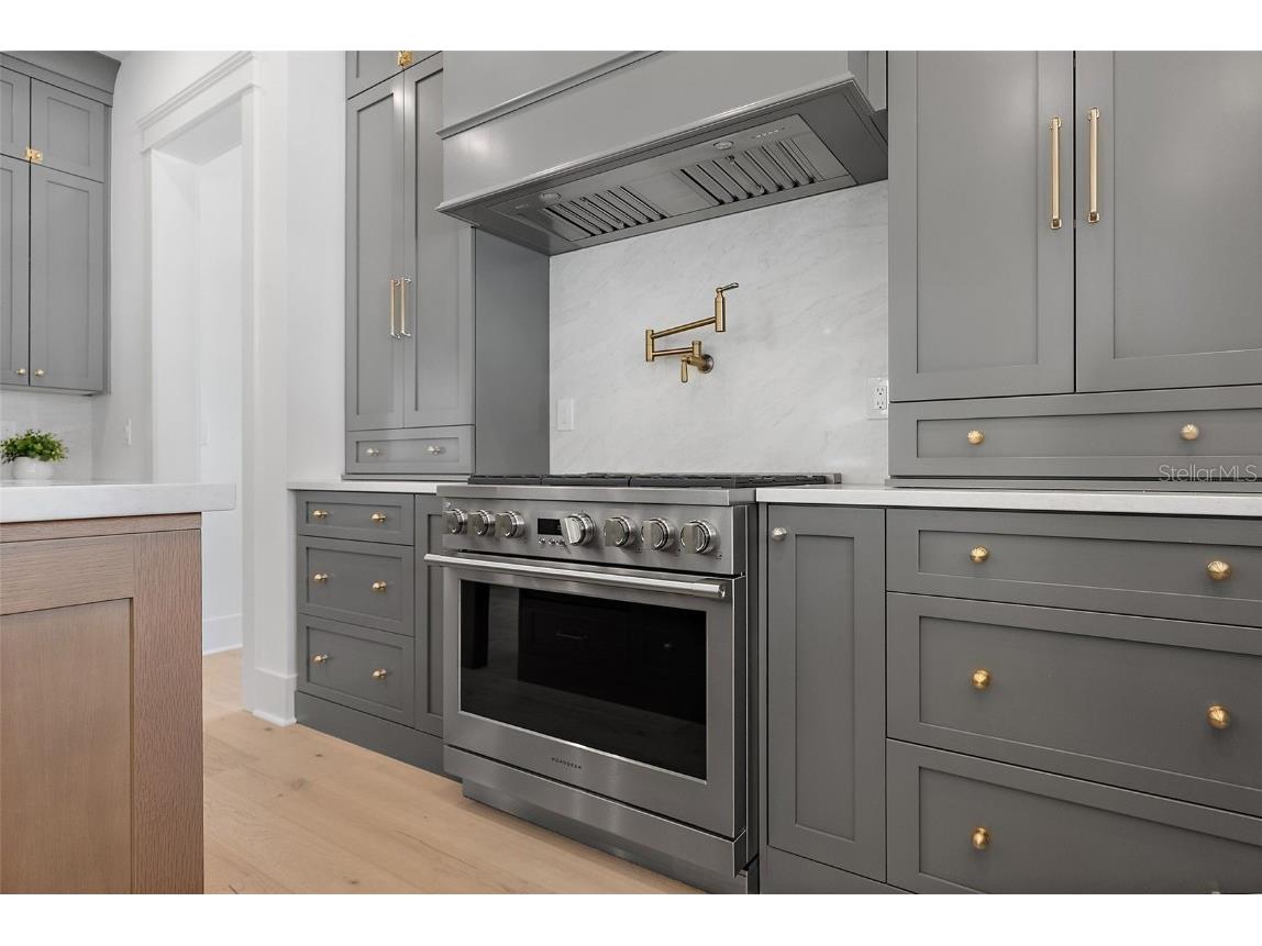 235 24th Avenue SE Saint Petersburg FL 33705 TB8364582 image15