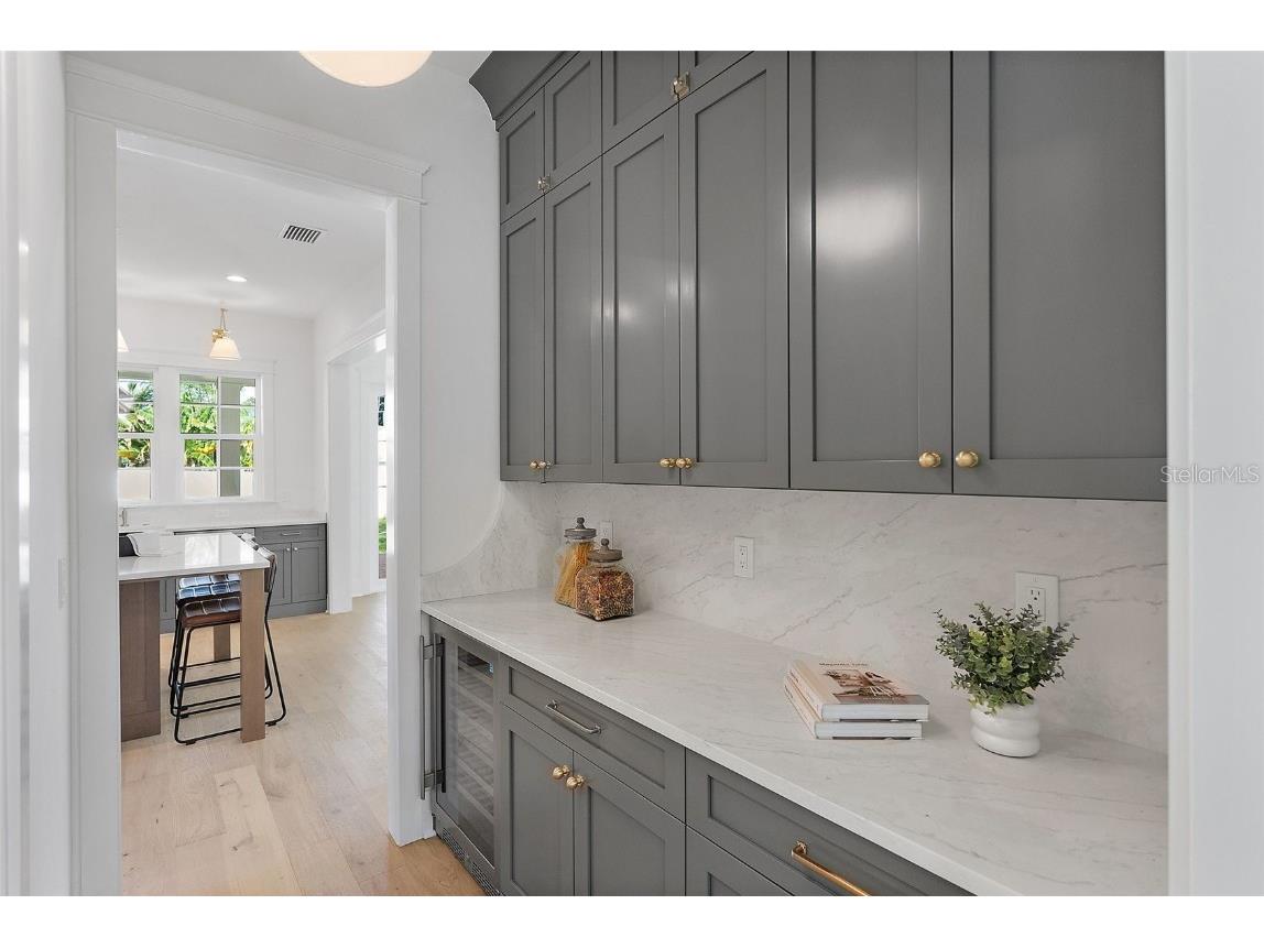 235 24th Avenue SE Saint Petersburg FL 33705 TB8364582 image17