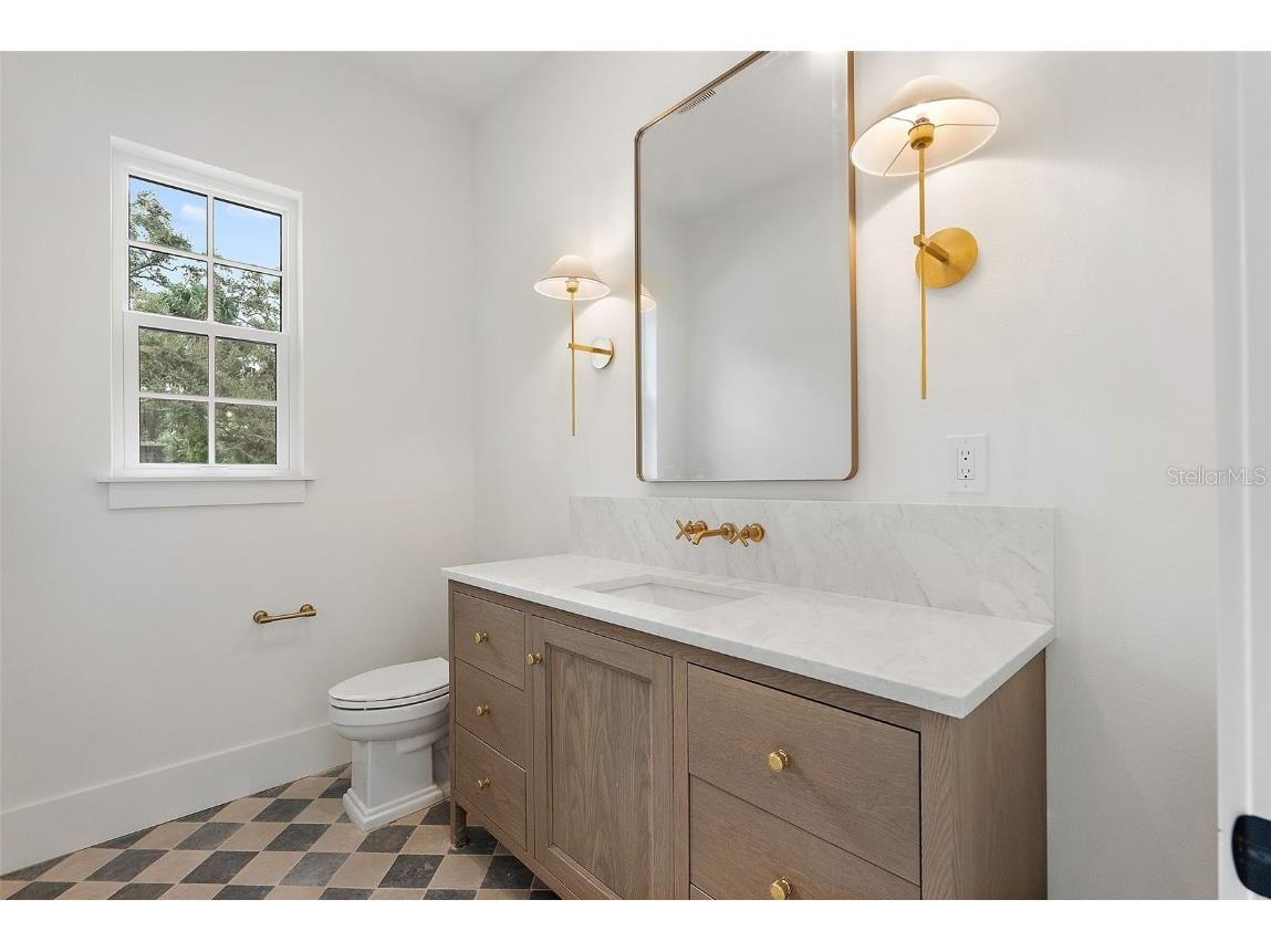 235 24th Avenue SE Saint Petersburg FL 33705 TB8364582 image19