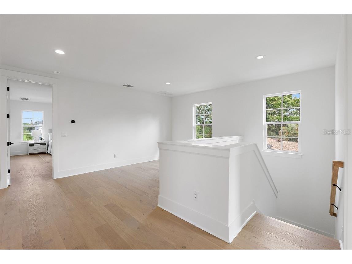 235 24th Avenue SE Saint Petersburg FL 33705 TB8364582 image20