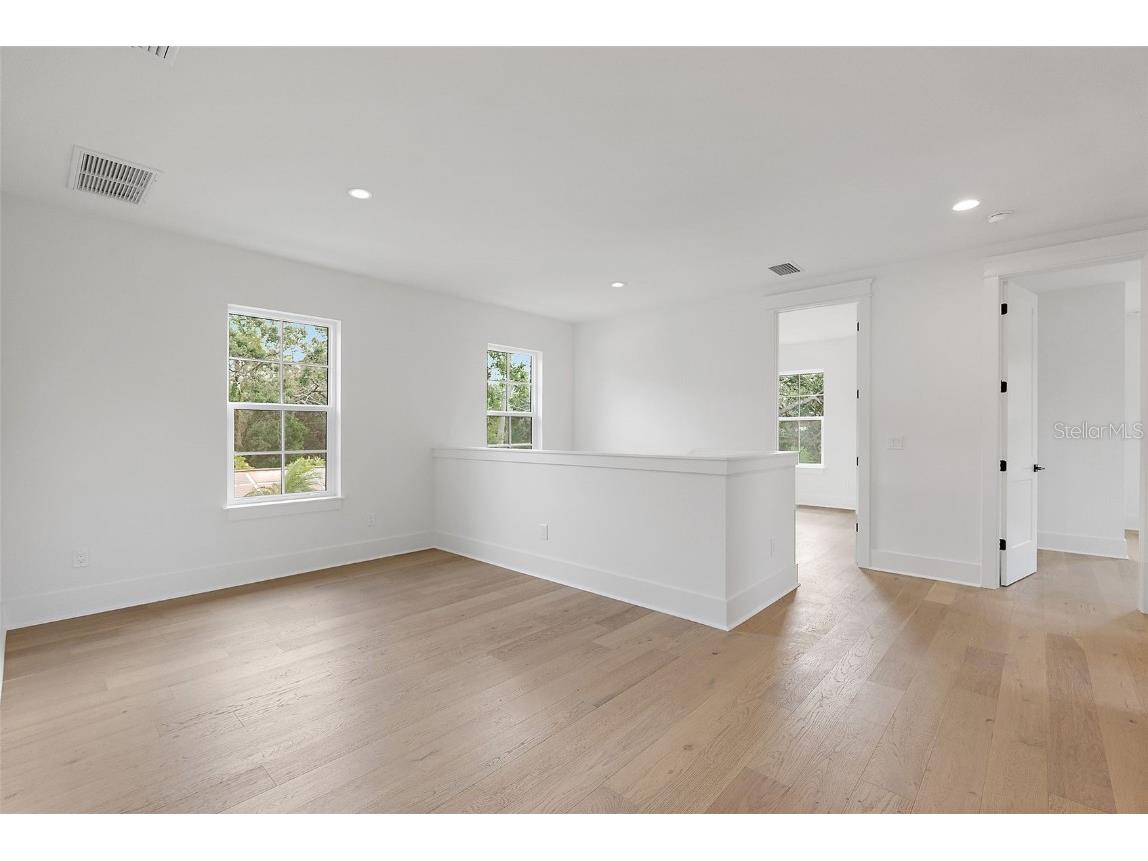 235 24th Avenue SE Saint Petersburg FL 33705 TB8364582 image21