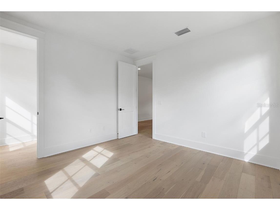 235 24th Avenue SE Saint Petersburg FL 33705 TB8364582 image24