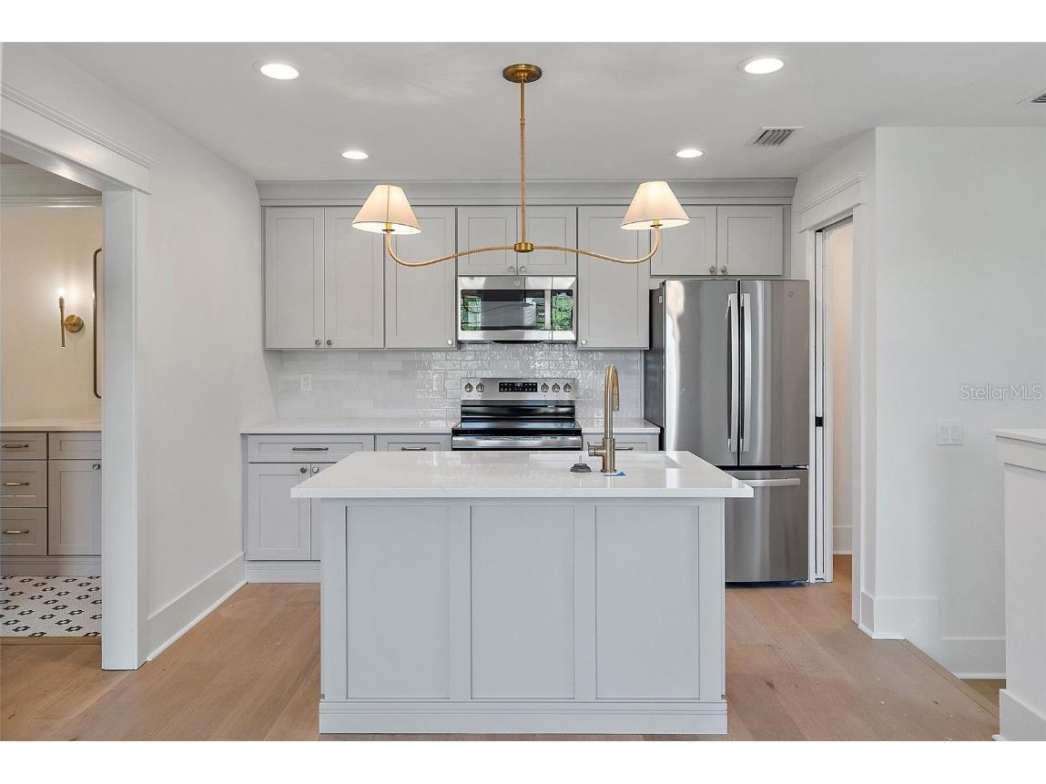 235 24th Avenue SE Saint Petersburg FL 33705 TB8364582 image37