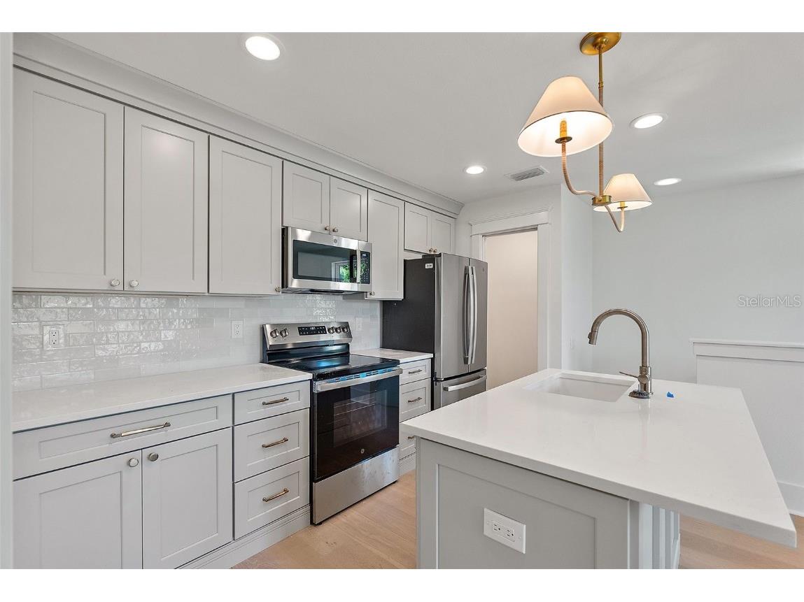 235 24th Avenue SE Saint Petersburg FL 33705 TB8364582 image39