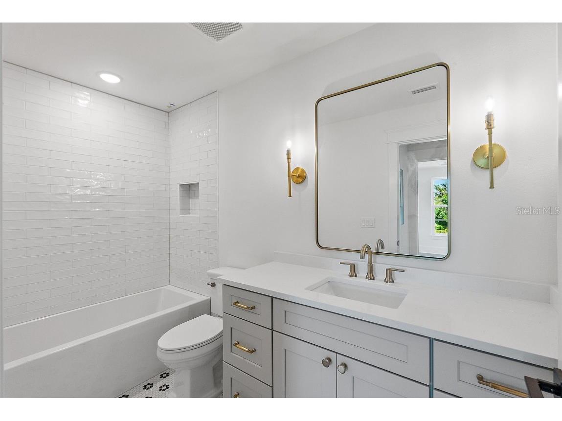 235 24th Avenue SE Saint Petersburg FL 33705 TB8364582 image40