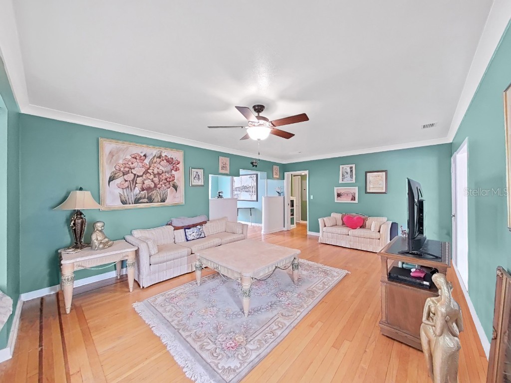 235 38th Street S Saint Petersburg FL 33711 TB8371401 image6