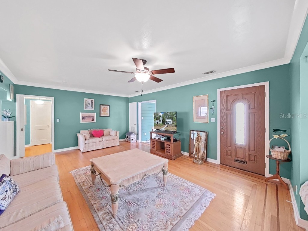 235 38th Street S Saint Petersburg FL 33711 TB8371401 image7