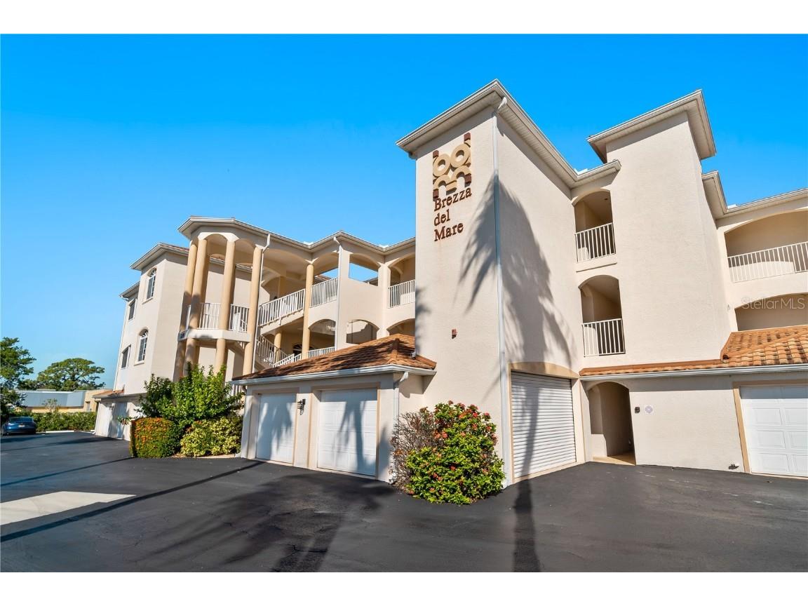 235 Base Avenue E #303 Venice FL 34285 N6129432 image1