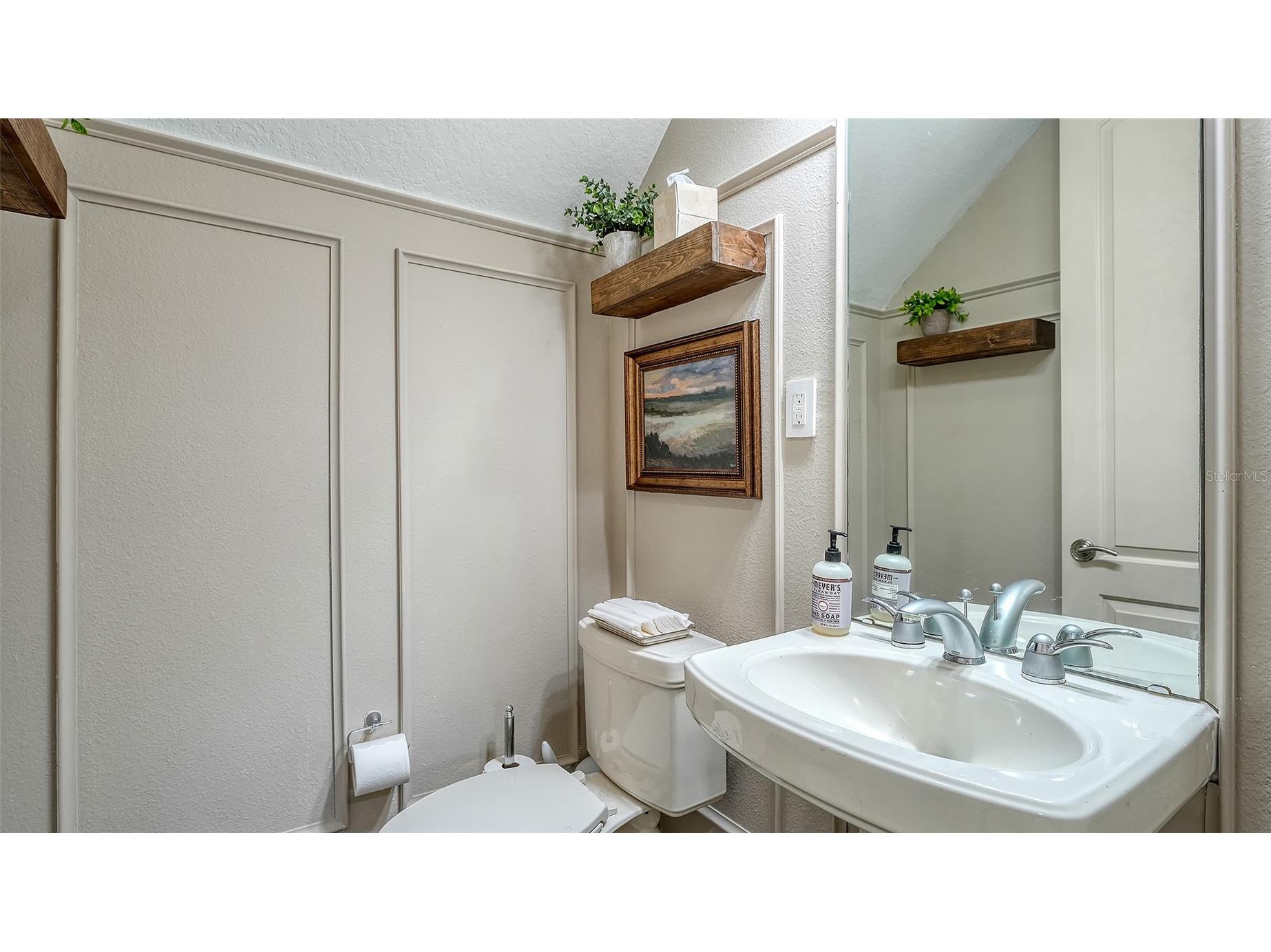 235 Cocoanut Avenue #106-B Sarasota FL 34236 A4688841 image16