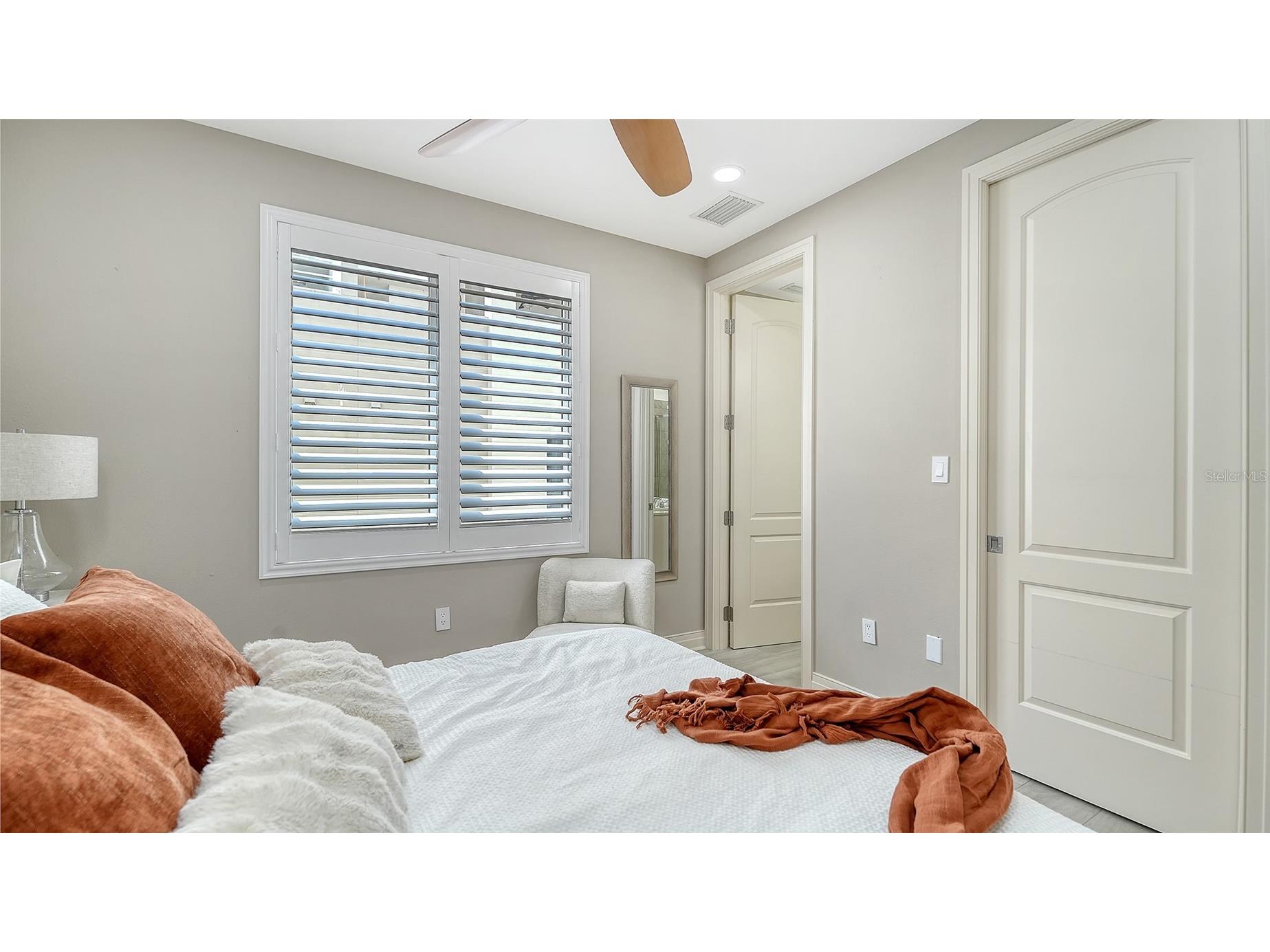 235 Cocoanut Avenue #106-B Sarasota FL 34236 A4688841 image27