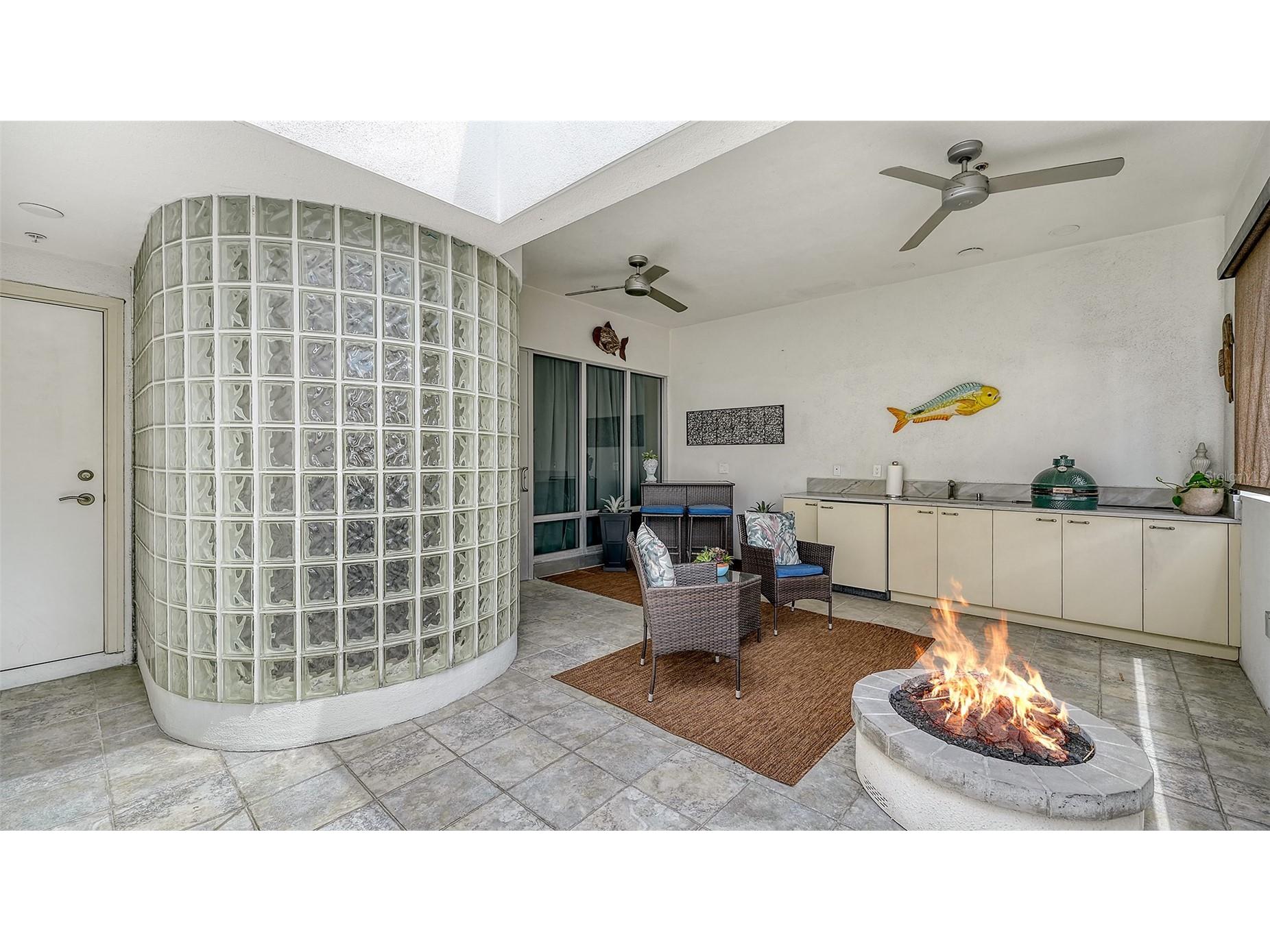 235 Cocoanut Avenue #106-B Sarasota FL 34236 A4688841 image42