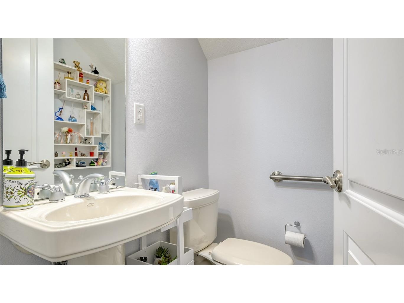 235 Cocoanut Avenue #108B Sarasota FL 34236 A4651671 image11