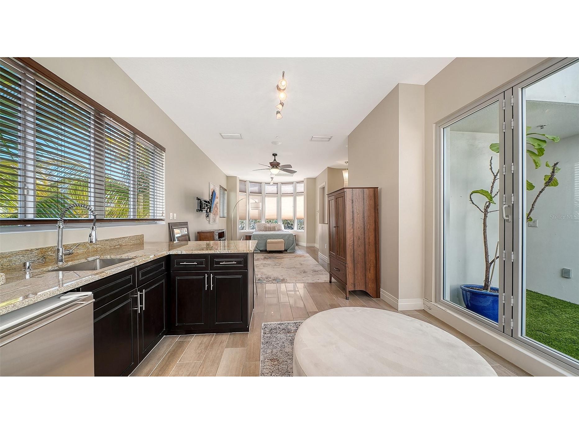 235 Cocoanut Avenue #113C Sarasota FL 34236 A4683037 image32