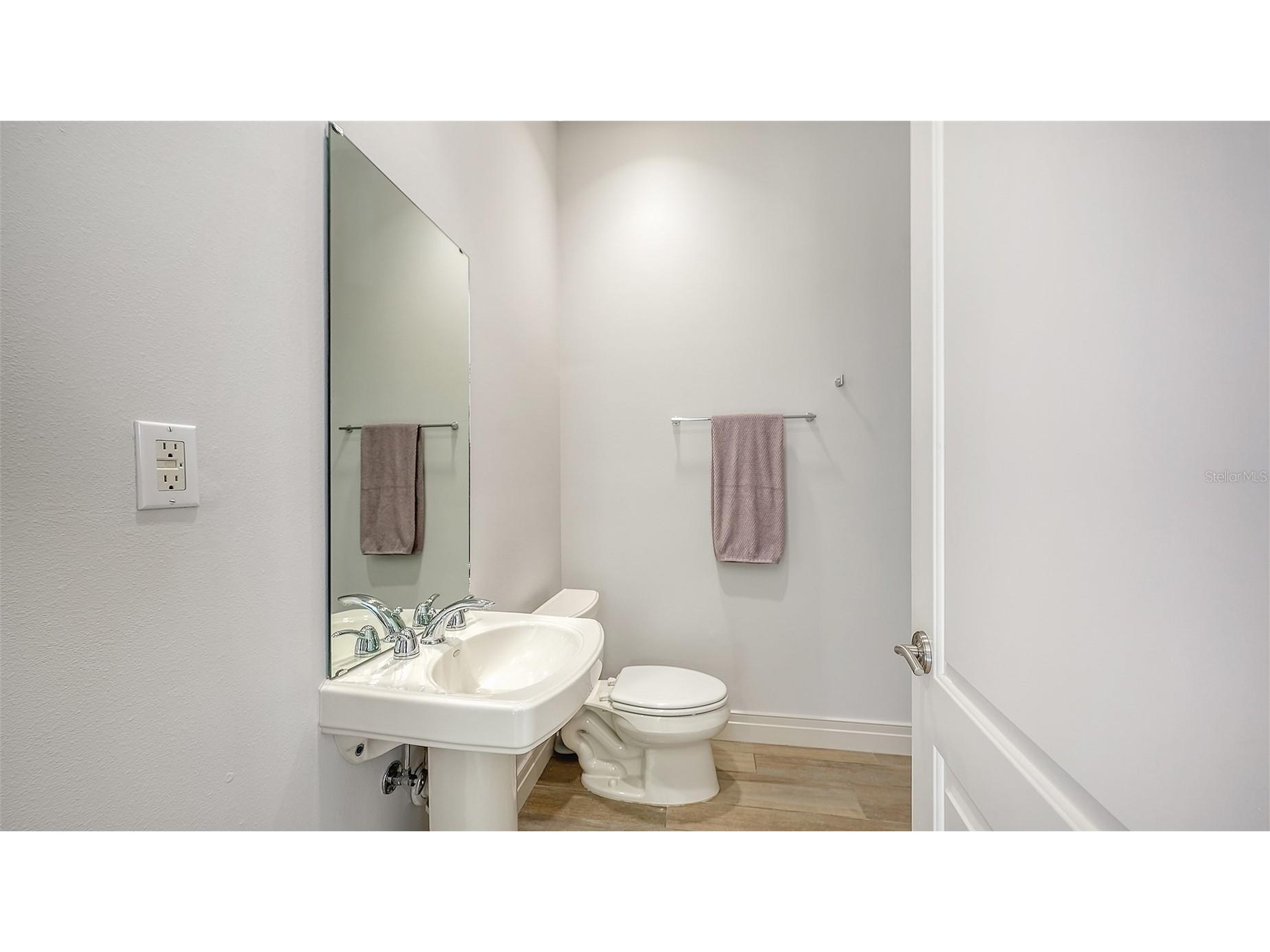 235 Cocoanut Avenue #113C Sarasota FL 34236 A4683037 image35
