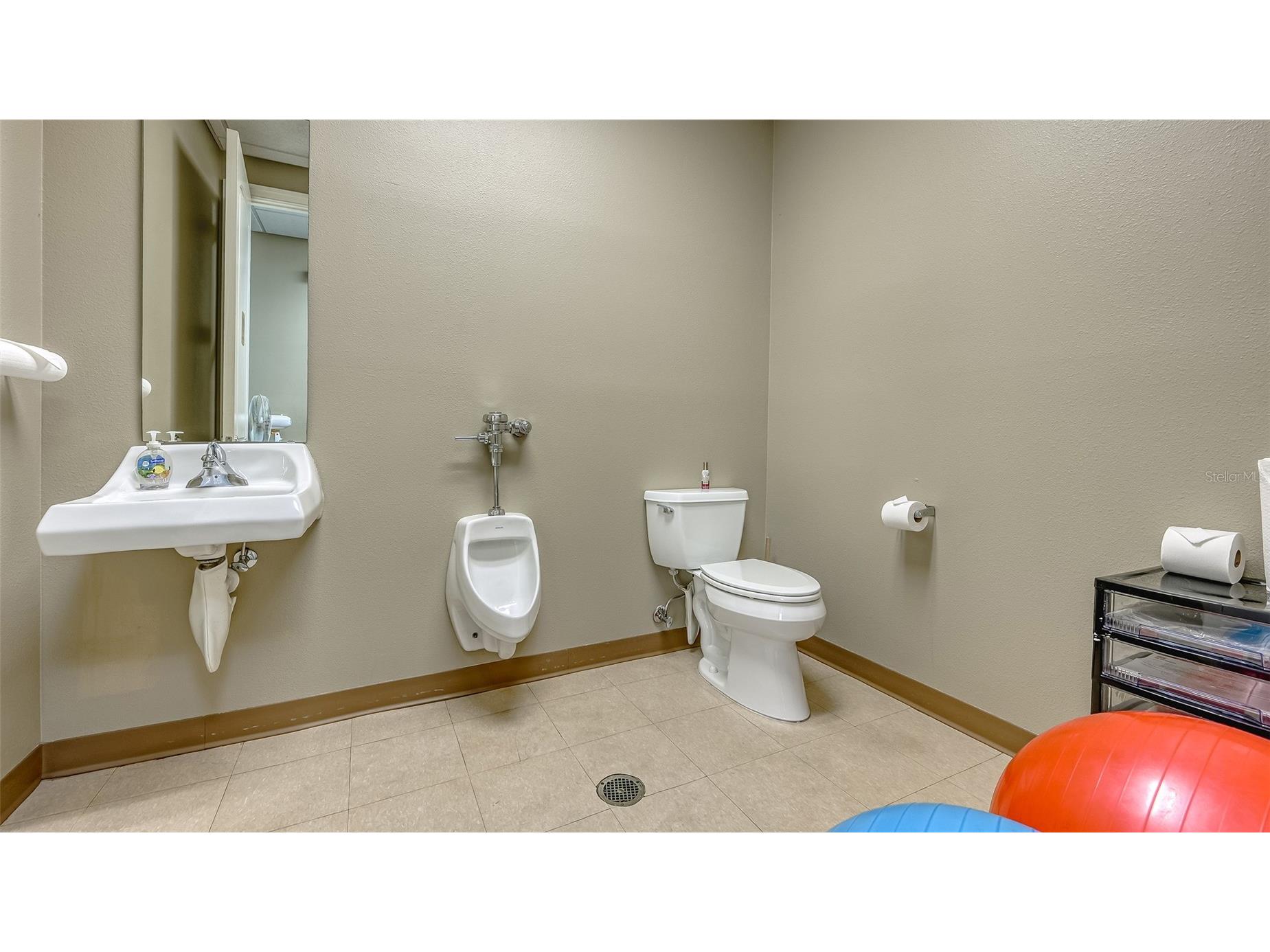 235 Cocoanut Avenue #113C Sarasota FL 34236 A4692996 image53