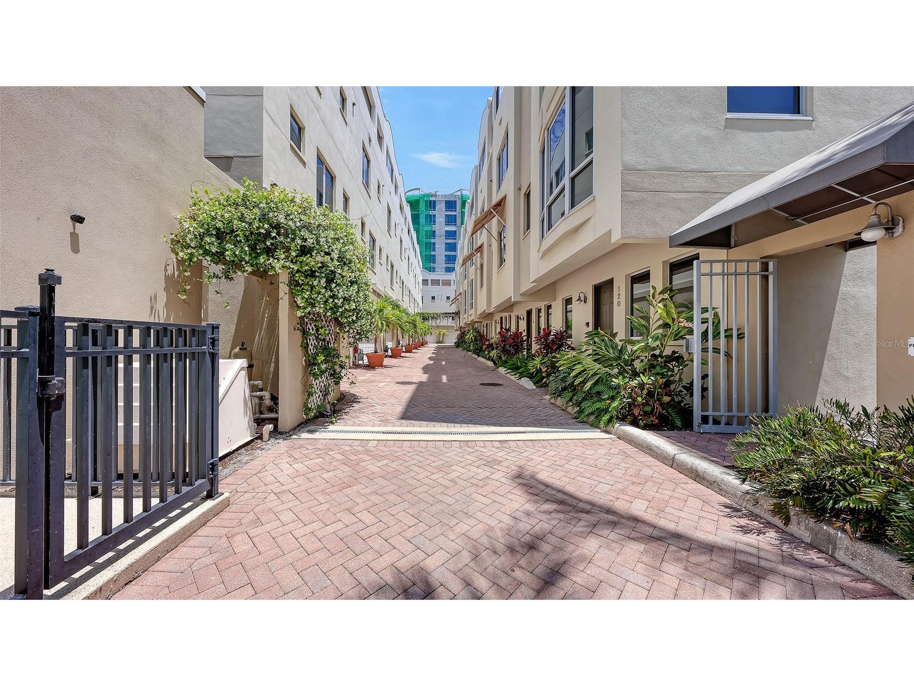 235 Cocoanut Avenue #128E Sarasota FL 34236 A4691017 image1