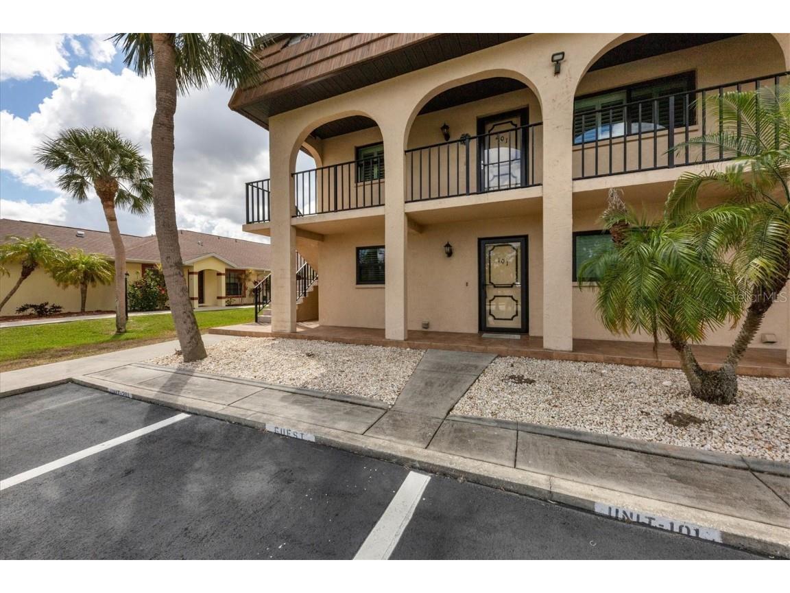 235 Rotonda Boulevard West #101 Rotonda West FL 33947 D6129900 image1