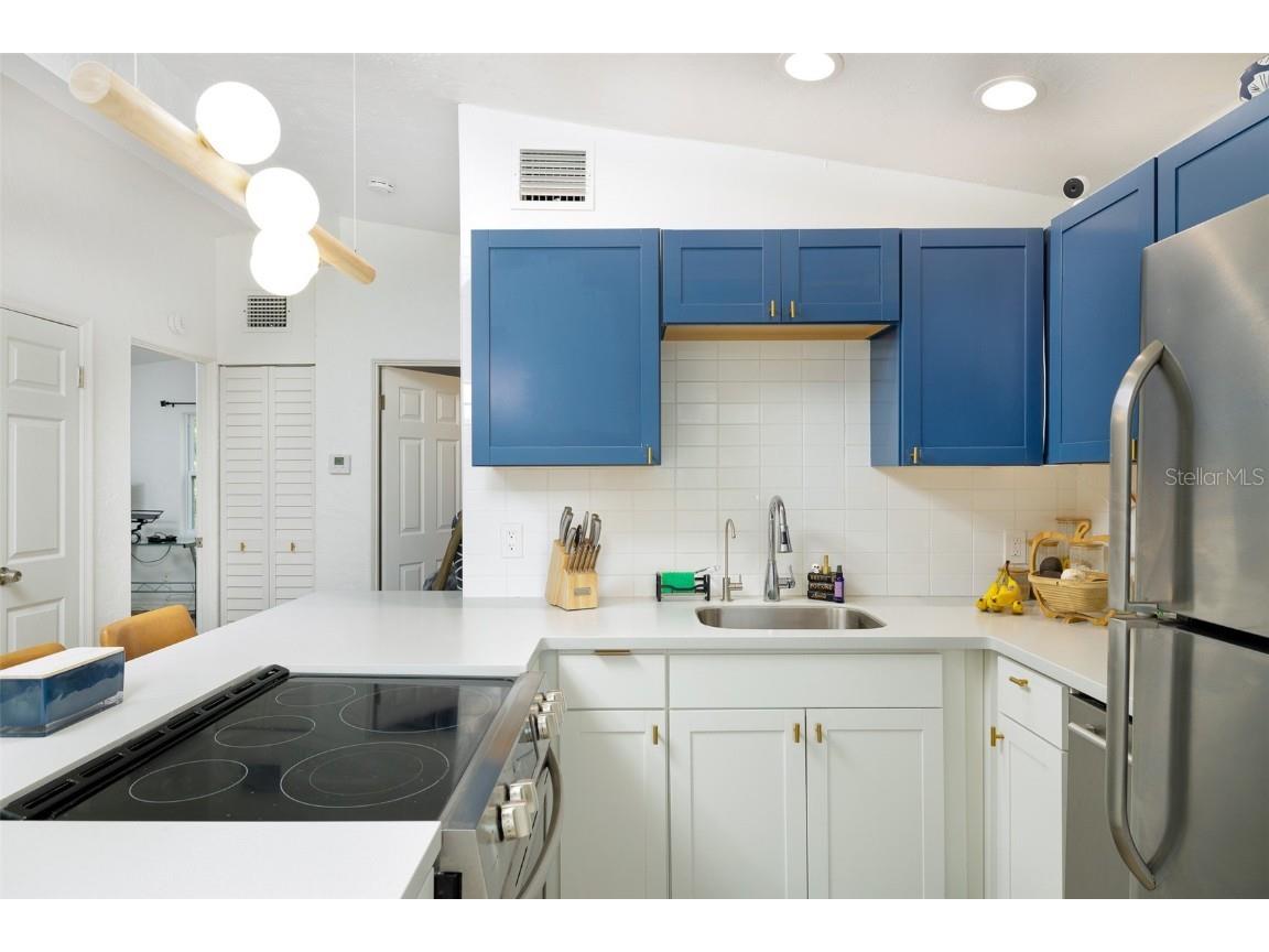 2356 Kingston Street S Saint Petersburg FL 33711 A4666530 image5