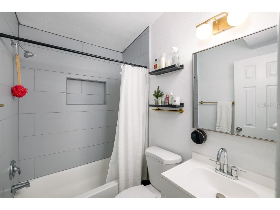 2356 Kingston Street S Saint Petersburg FL 33711 A4666530 image6