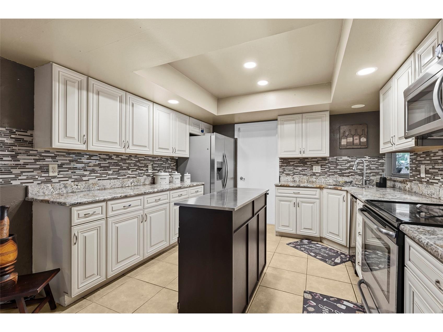 2356 Teal Avenue Sarasota FL 34232 A4684716 image18