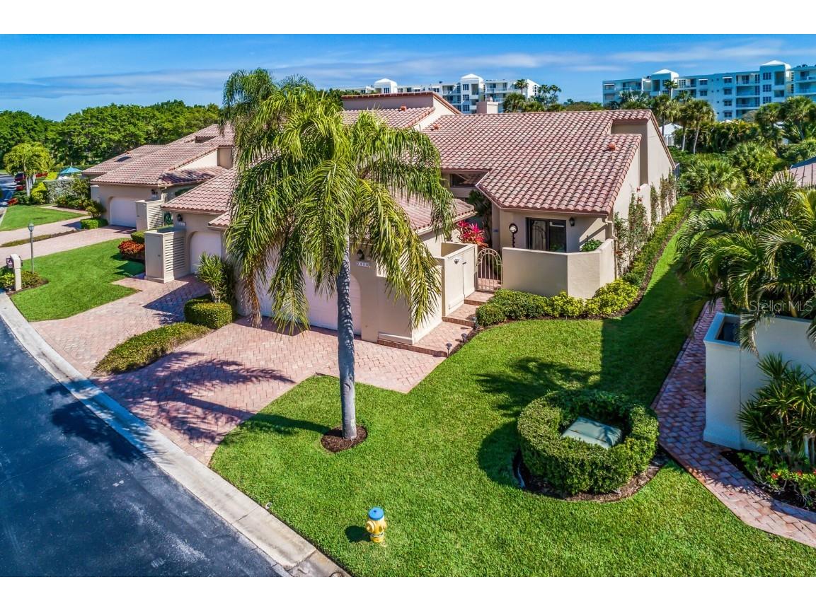2358 Harbour Oaks Drive Longboat Key FL 34228 - HARBOUR OAKS LAGOON A4589786 image1