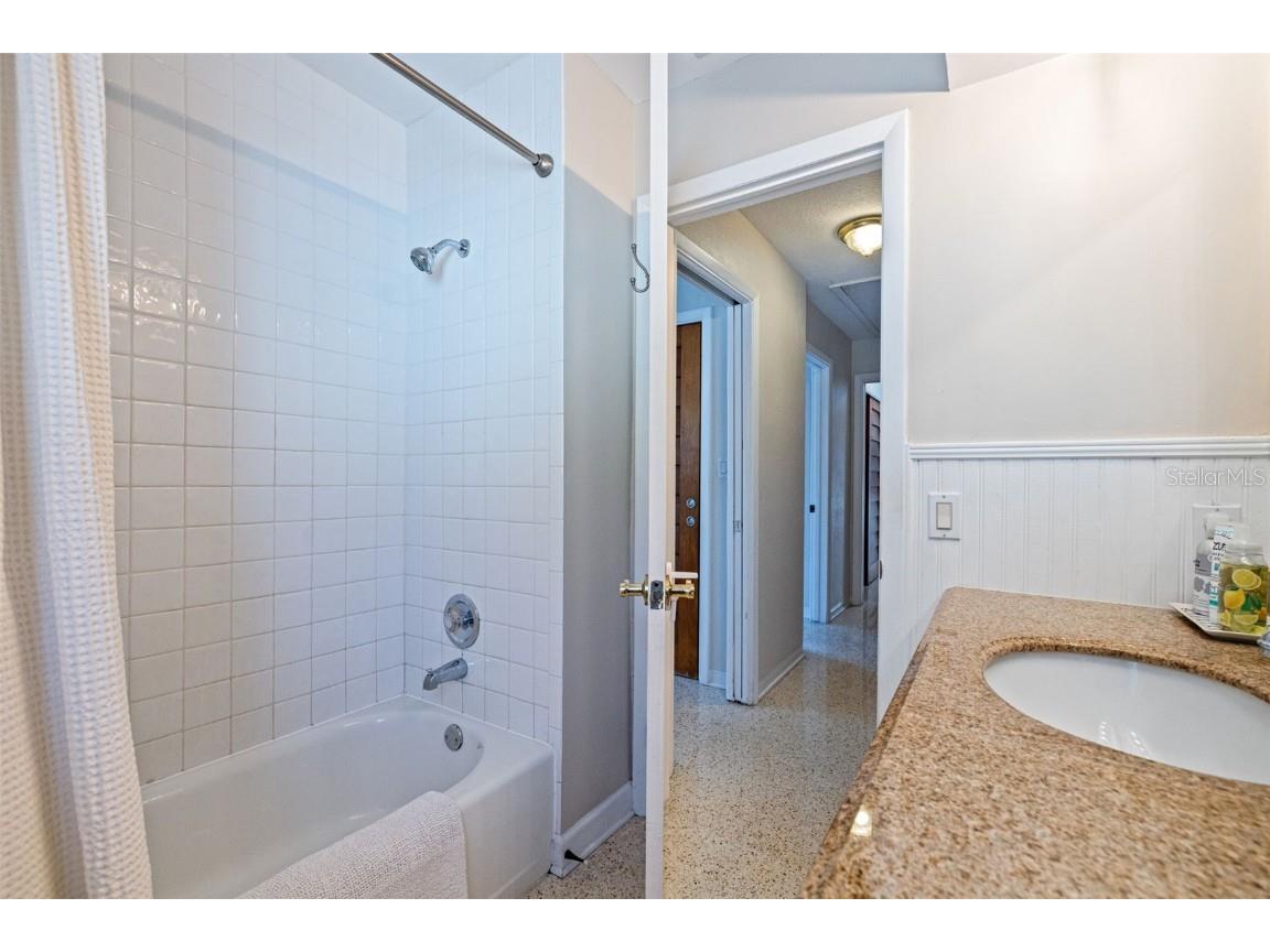 236 58th Avenue S Saint Petersburg FL 33705 TB8450304 image25