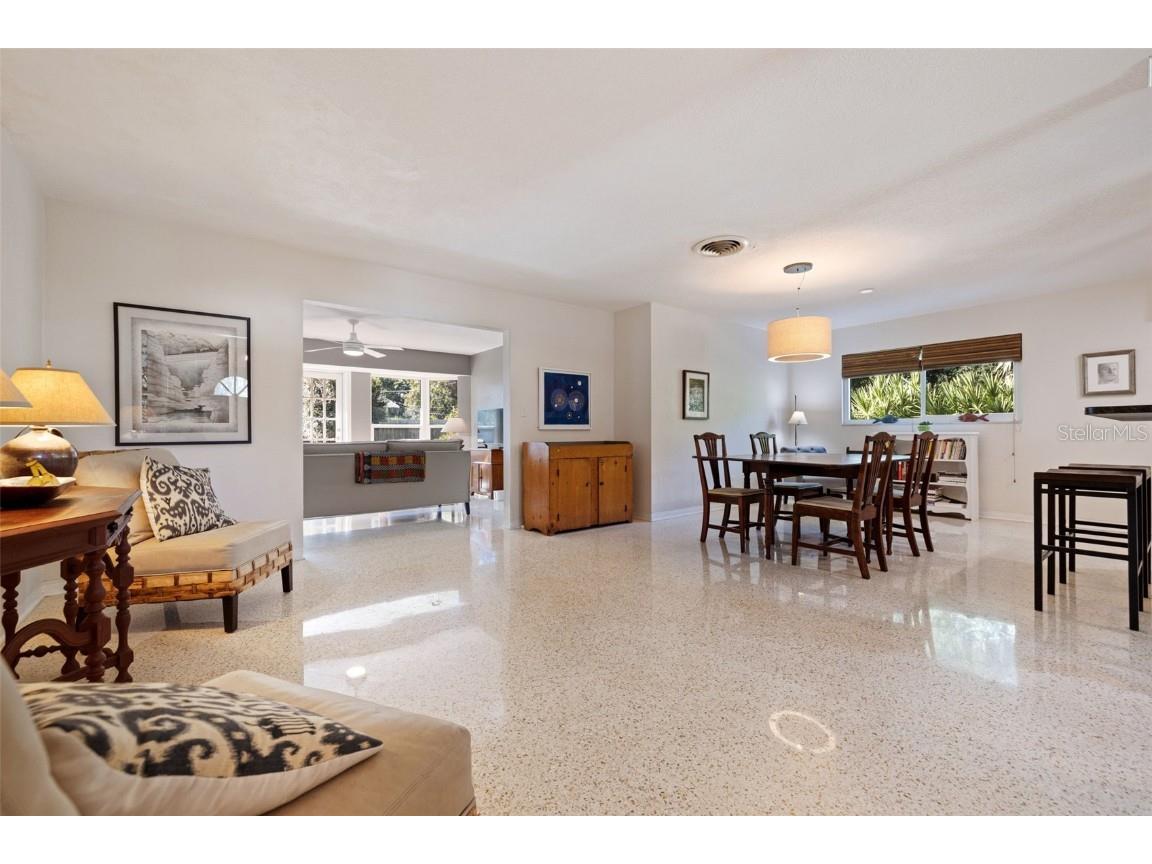 236 58th Avenue S Saint Petersburg FL 33705 TB8450304 image3