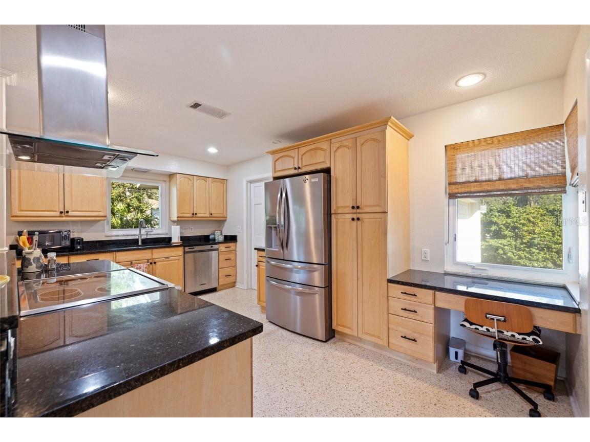 236 58th Avenue S Saint Petersburg FL 33705 TB8450304 image5