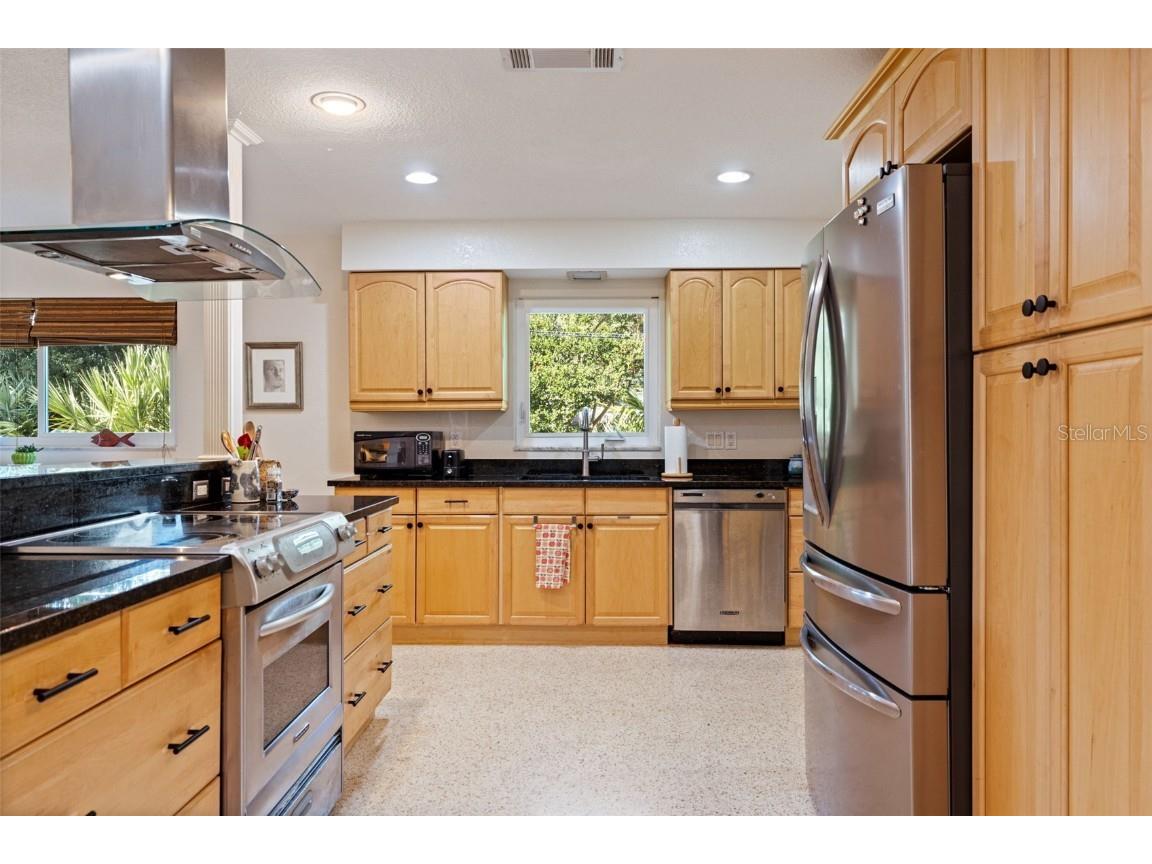 236 58th Avenue S Saint Petersburg FL 33705 TB8450304 image6