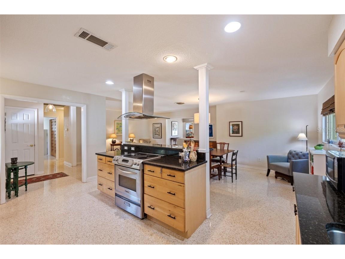 236 58th Avenue S Saint Petersburg FL 33705 TB8450304 image9