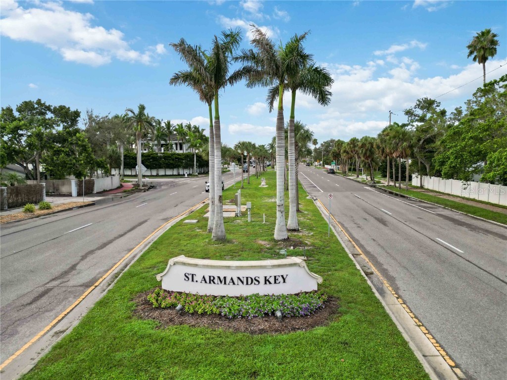 236 N Blvd Of The Presidents Sarasota FL 34236 - SARASOTA BAY GULF OF AMERICA A4663417 image2