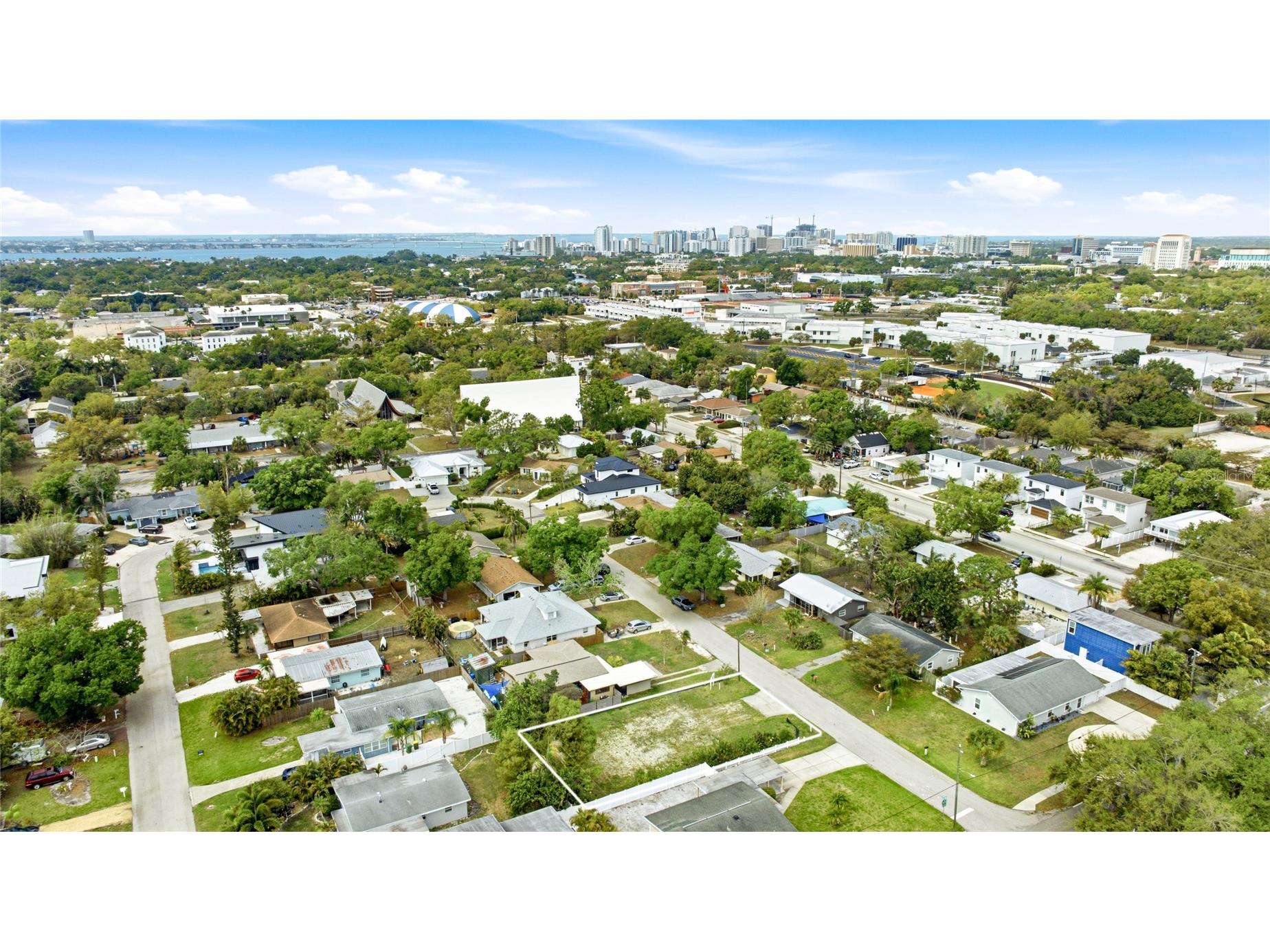 2360 Loma Linda Street Sarasota FL 34239 A4687174 image3