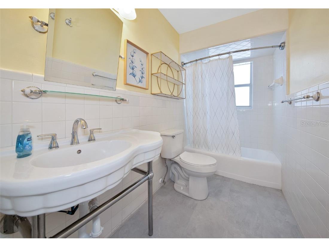 2363 Milford Circle Sarasota FL 34239 A4654562 image18