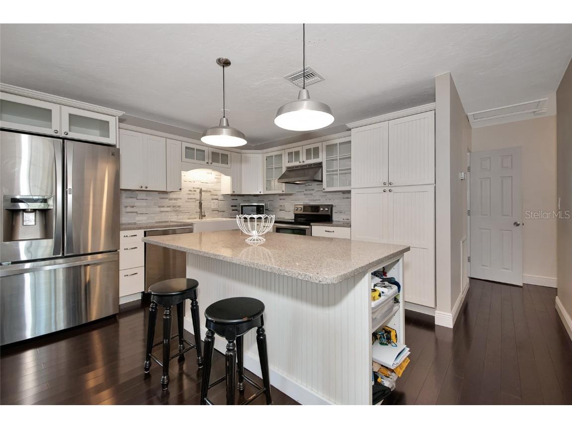 2363 Milford Circle Sarasota FL 34239 A4654562 image9