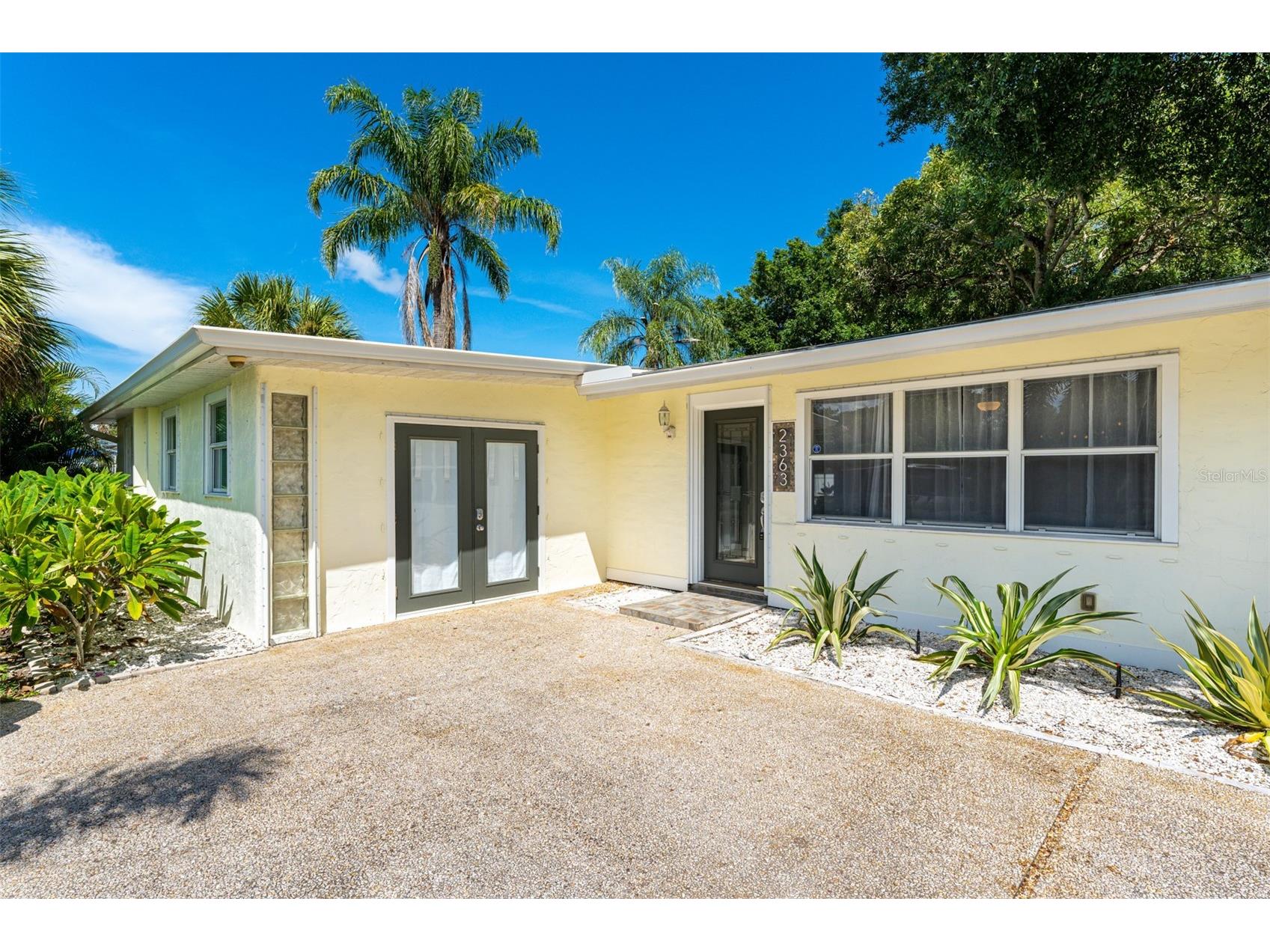 2363 Milford Circle Sarasota FL 34239 A4688288 image1