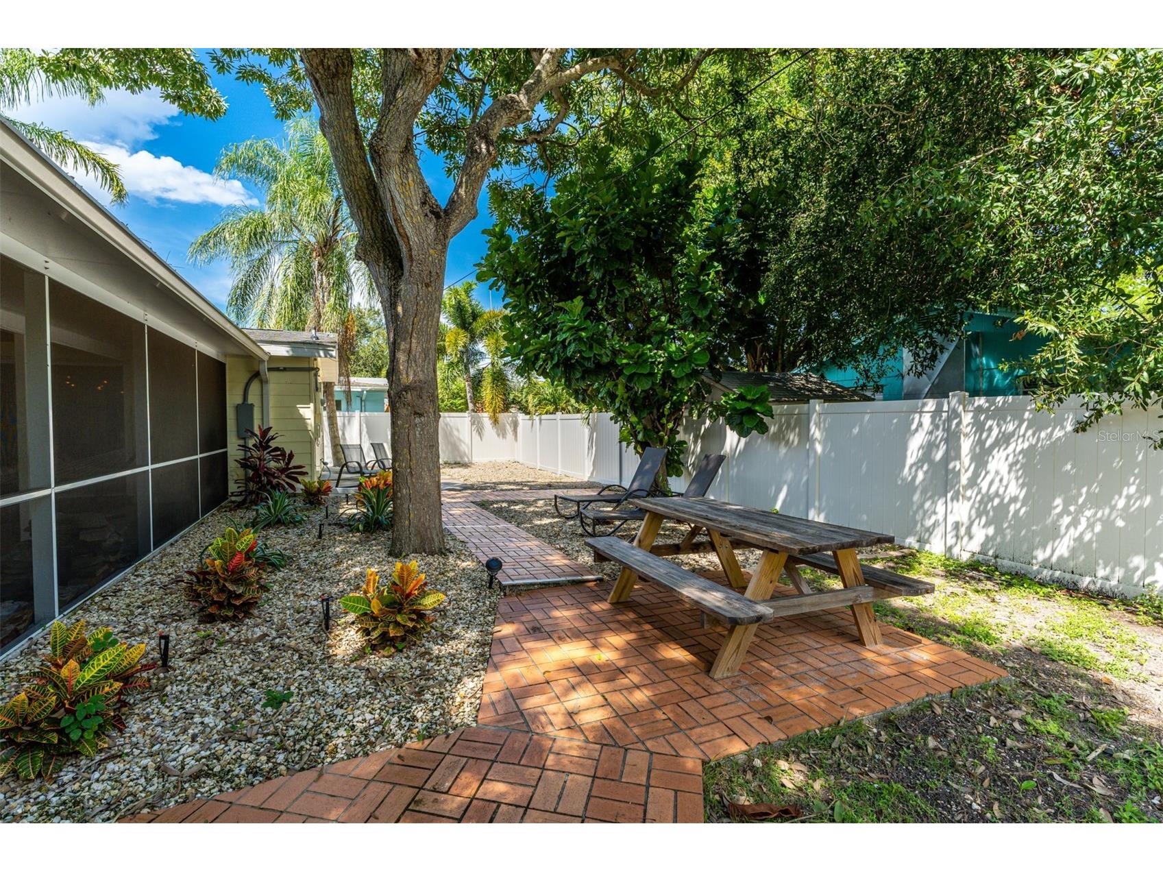 2363 Milford Circle Sarasota FL 34239 A4688288 image23