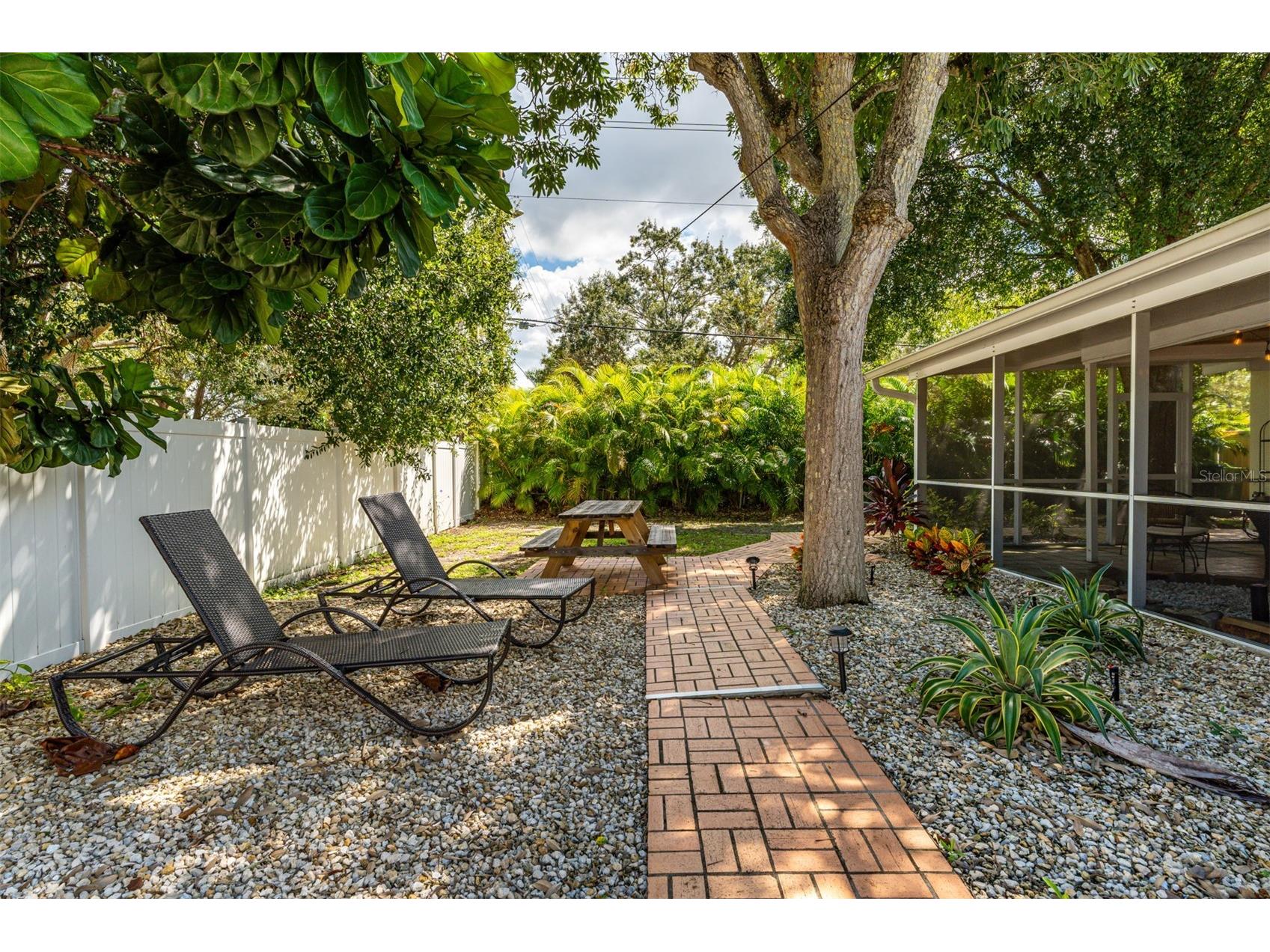 2363 Milford Circle Sarasota FL 34239 A4688288 image24