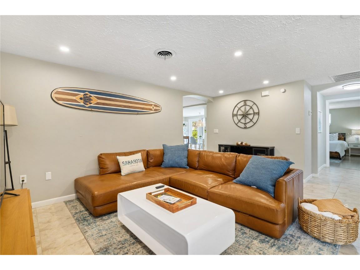 2365 Bay Street Sarasota FL 34237 A4631876 image15