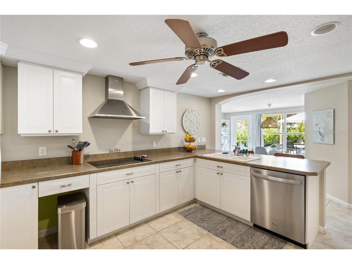 2365 Bay Street Sarasota FL 34237 A4631876 image21