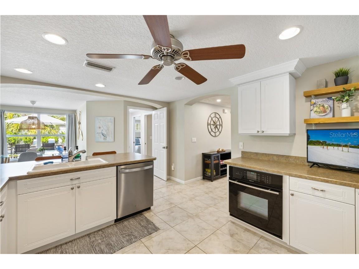 2365 Bay Street Sarasota FL 34237 A4631876 image22